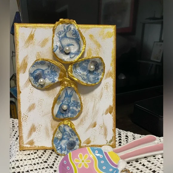 HANDMADE EASTER DECOUPAGE OYSTER SHELL CROSS. - Picture 9 of 13